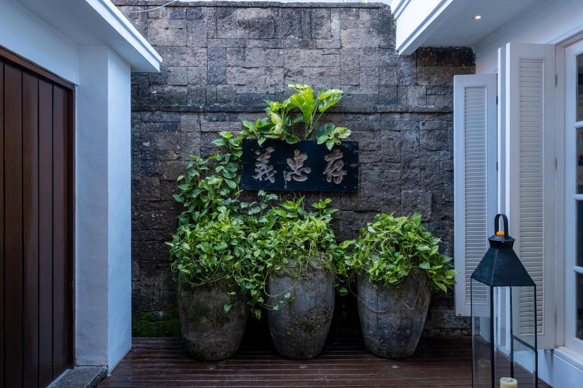 Mosan House - Unique Art-Filled Gem In Perfect Location A Short Walk From The Beach Or Seminyak Square Including Ac Office For Remote Working Exterior foto